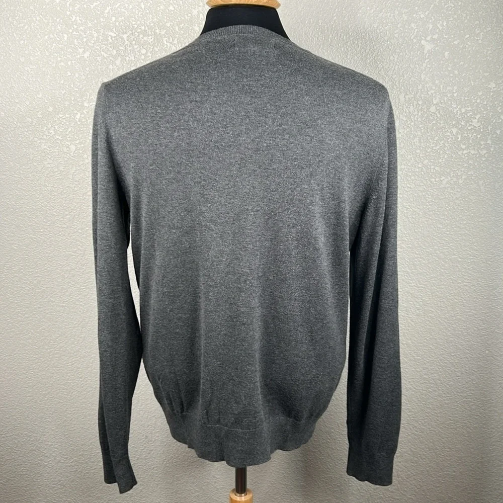 Banana Republic Men's Gray Super Soft Silk Cashmere Blend V-Neck Sweater Size M‎